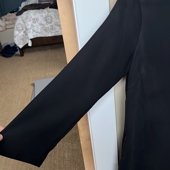 V neck black shift dress - Picture 2 of 3